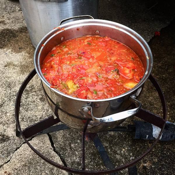 belgique pot with tomato soup